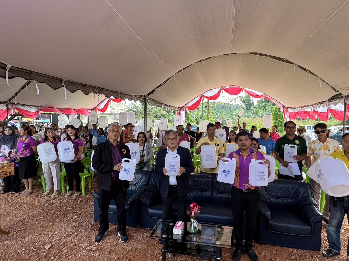 องค์การบริหารส่วนตำบลกะลาเส ร่วมกับสำนักงานทรัพยากรน้ำบาดาลเขต6ตรัง ทำพิธีเปิดอาคารจุดบริการน้ำดื่ม ณ ที่ทำการองค์การบริหารส่วนตำบลกะลาเส เพื่อให้บริการประชาชนตามนโยบายรัฐบาลในการยกระดับมาตรฐานน้ำประปาดื่มได้ ลดภาระค่าใช้จ่ายในครัวเรือน