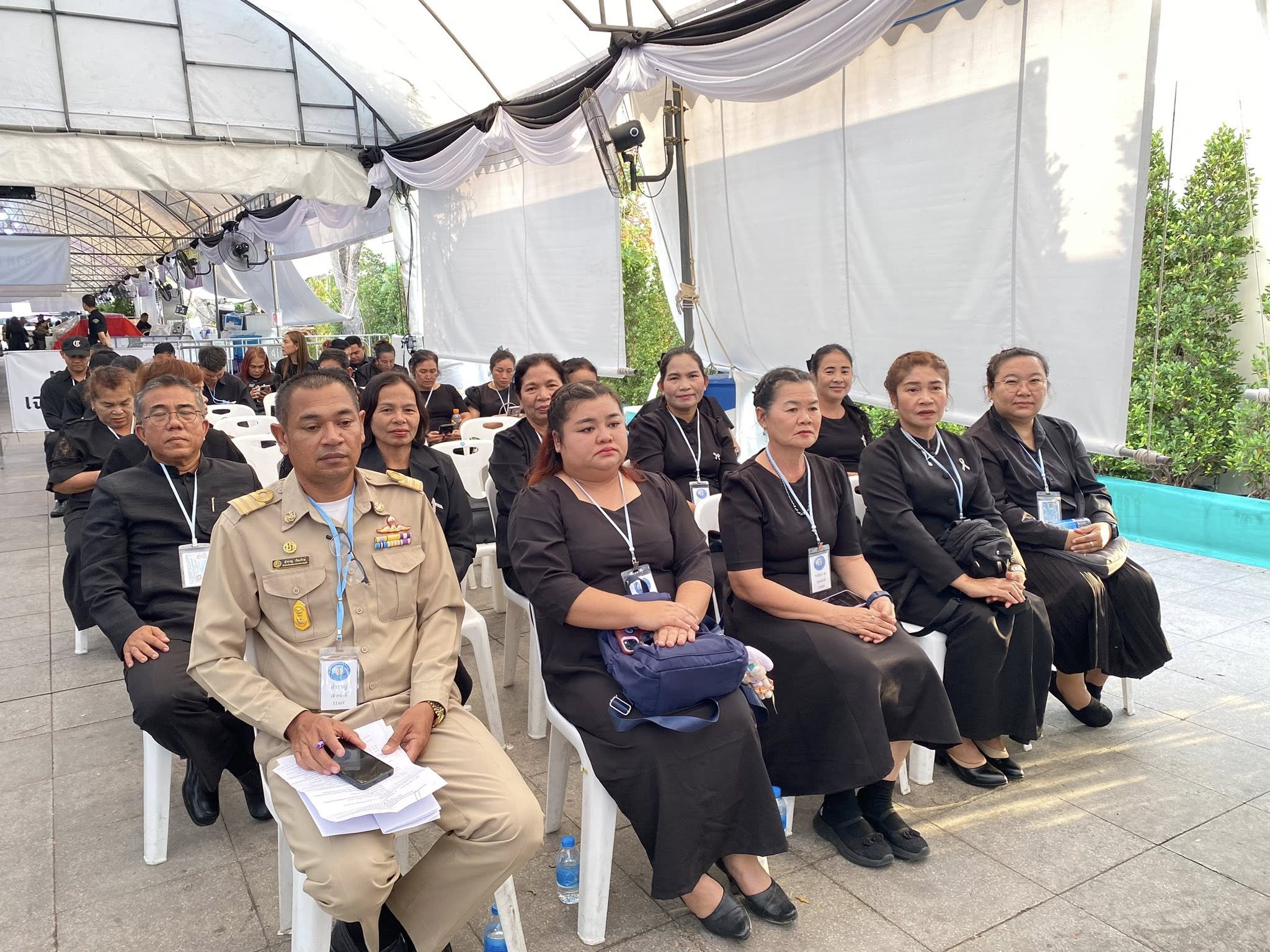 องค์การบริหารส่วนตำบลกะลาเส โดยนายสุธีรพันธ์ วารินสะอาด ปลัดองค์การบริหารส่วนตำบล ปฏิบัติหน้าที่นายกองค์การบริหารส่วนตำบลกะลาเส มอบหมายให้ จ่าเอกระวิพันธ์ ส่งเสริมหัวหน้าฝ่ายบริหารงานทั่วไป พร้อมด้วย ข้าราชการ และเจ้าหน้าที่ในสังกัดฯ นำประชาชนชาวตำบลกะลาเส เข้าเฝ้าฯ กราบถวายบังคมพระบรมศพ สมเด็จพระนางเจ้าสิริกิติ์ พระบรมราชินีนาถ พระบรมราชชนนีพันปีหลวง ด้วยความอาลัยและสำนึกในพระมหากรุณาธิคุณ ณ พระที่นั่งดุสิตมหาปราสาท พระบรมมหาราชวัง